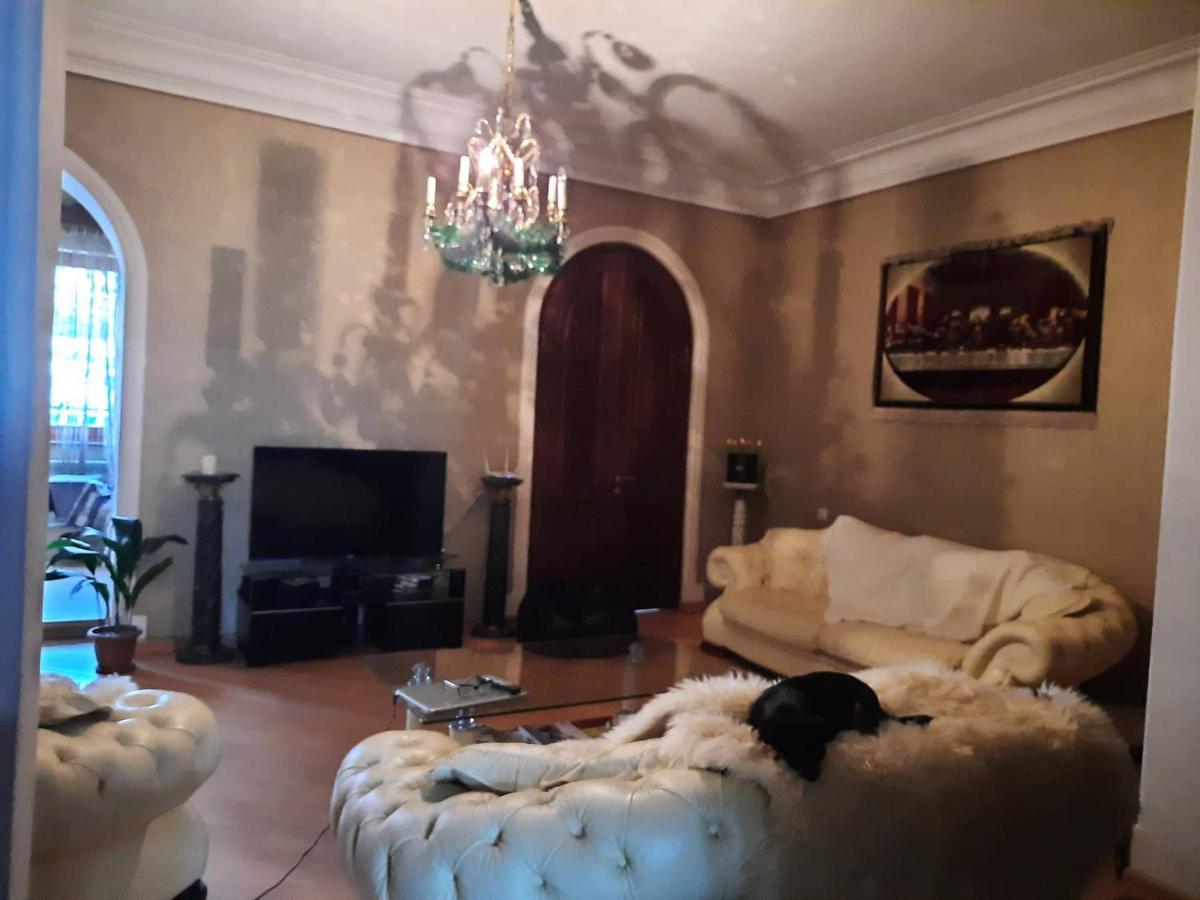Tbilisi Philharmonia Apartment ภายนอก รูปภาพ