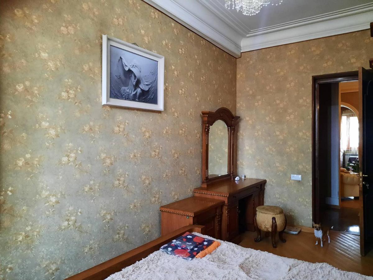Tbilisi Philharmonia Apartment ภายนอก รูปภาพ
